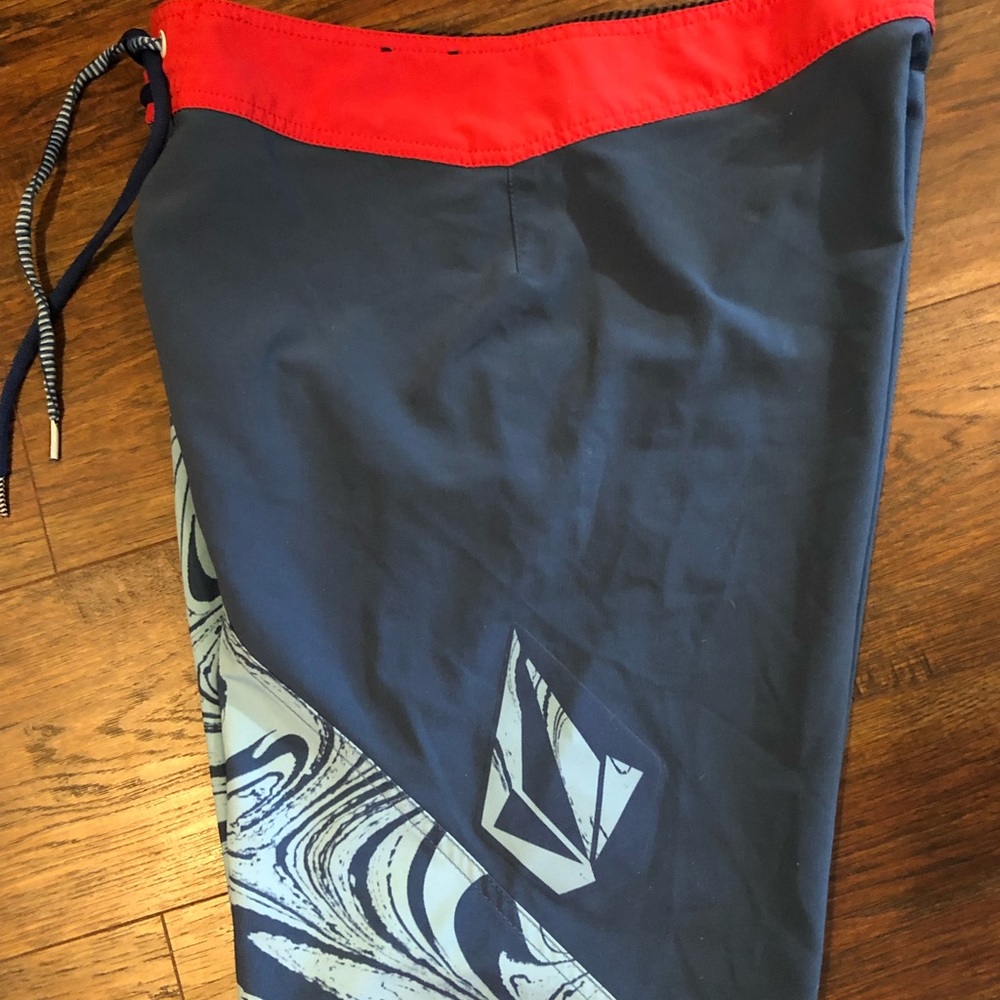 Volcom | Mod Tech Board Shorts | 30 - Picture 3 of 5
